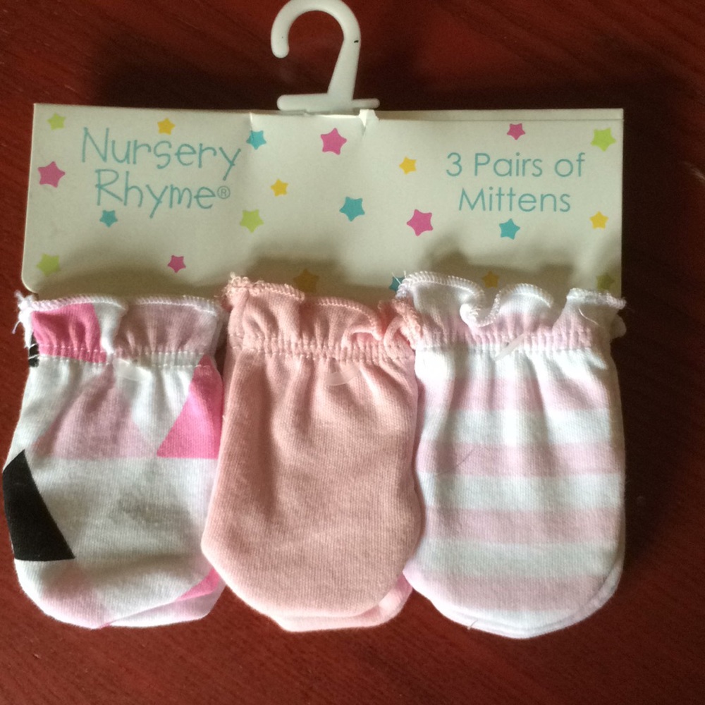 Newborn mittens